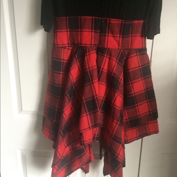 SUPER CUTE HANDKERCHIEF HEM DRESS - Picture 5 of 5